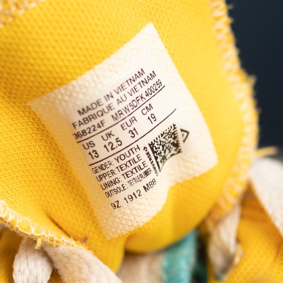 Yellow Converse shoes - Picture 3 of 3